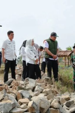 Dukung Ketahanan Pangan, Bupati Lampung Timur Ela Siti Nuryamah Tinjau Pembangunan Embung Irigasi di Desa Sidodadi